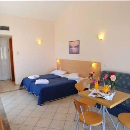 אצ'ארבי Thinalos Aparthotel מראה חיצוני תמונה