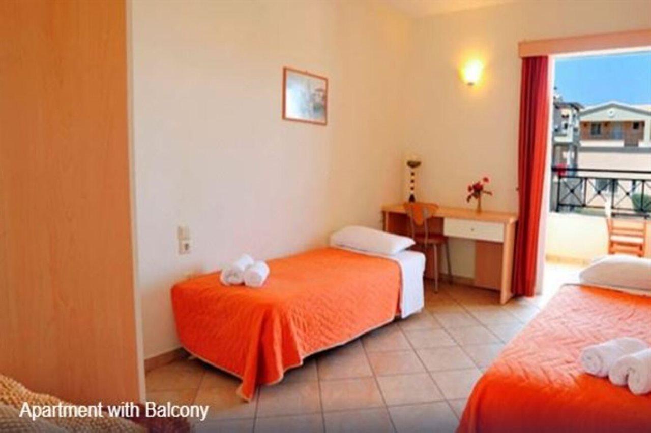 אצ'ארבי Thinalos Aparthotel מראה חיצוני תמונה