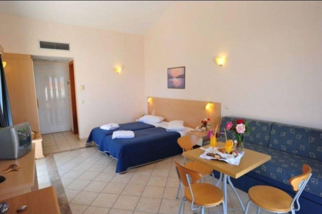 אצ'ארבי Thinalos Aparthotel מראה חיצוני תמונה
