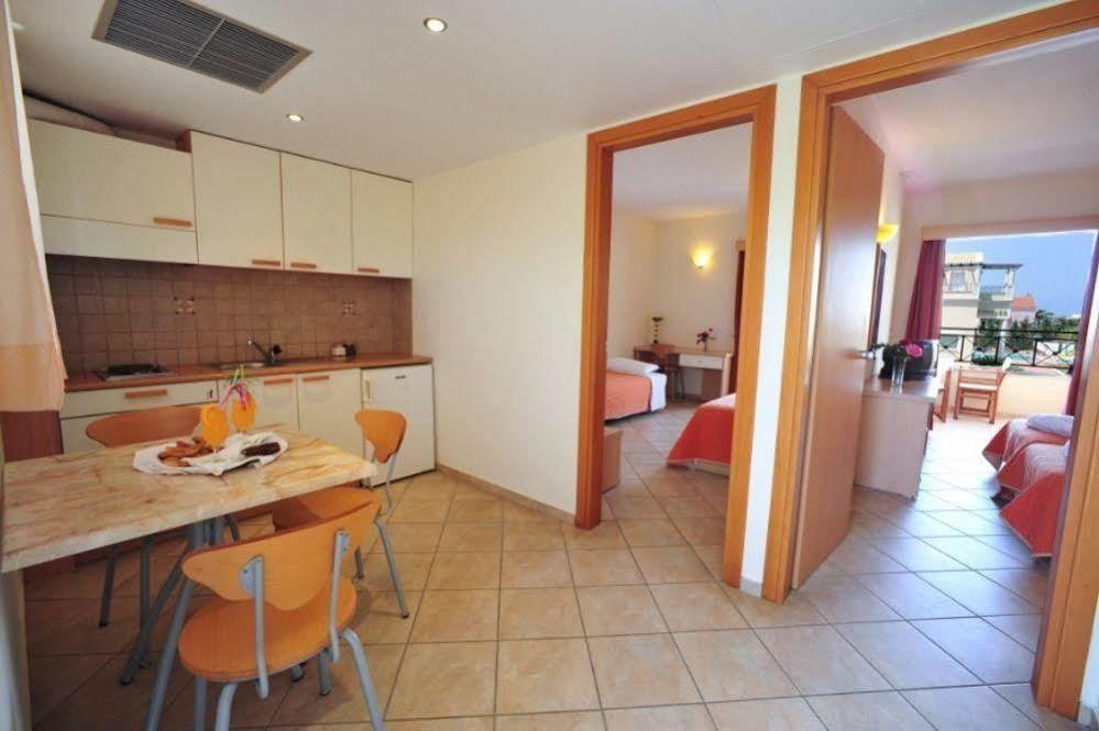 אצ'ארבי Thinalos Aparthotel מראה חיצוני תמונה