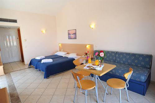 אצ'ארבי Thinalos Aparthotel מראה חיצוני תמונה