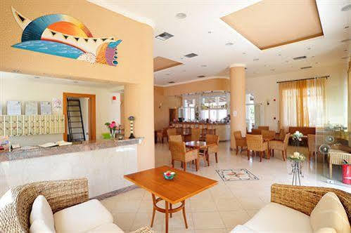 אצ'ארבי Thinalos Aparthotel מראה חיצוני תמונה